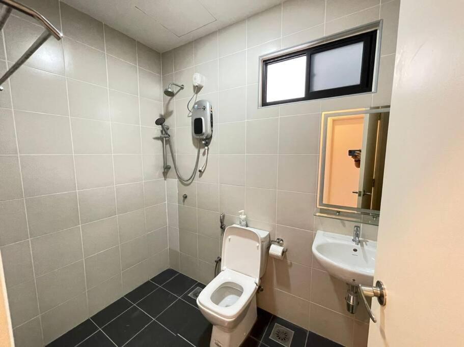 Meridin Medini By Wp Homestay Nusajaya  Buitenkant foto