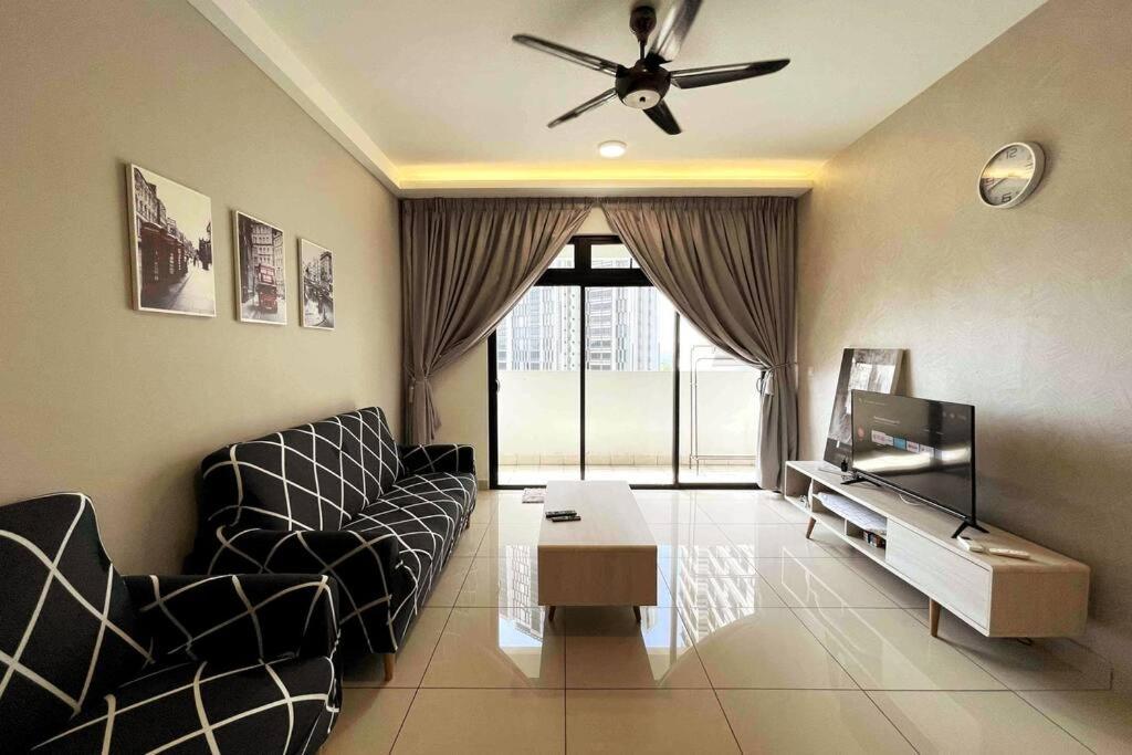 Meridin Medini By Wp Homestay Nusajaya  Buitenkant foto