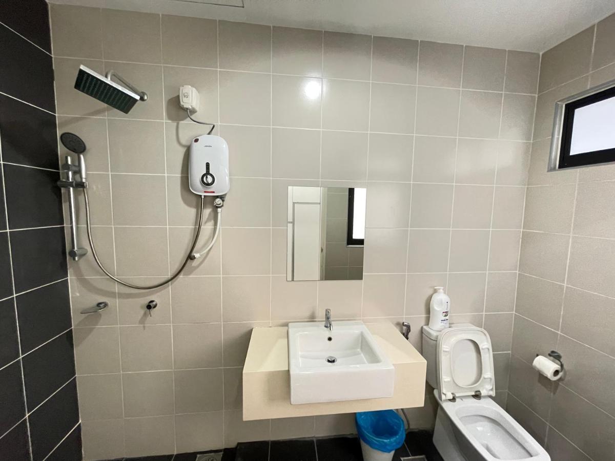 Meridin Medini By Wp Homestay Nusajaya  Buitenkant foto