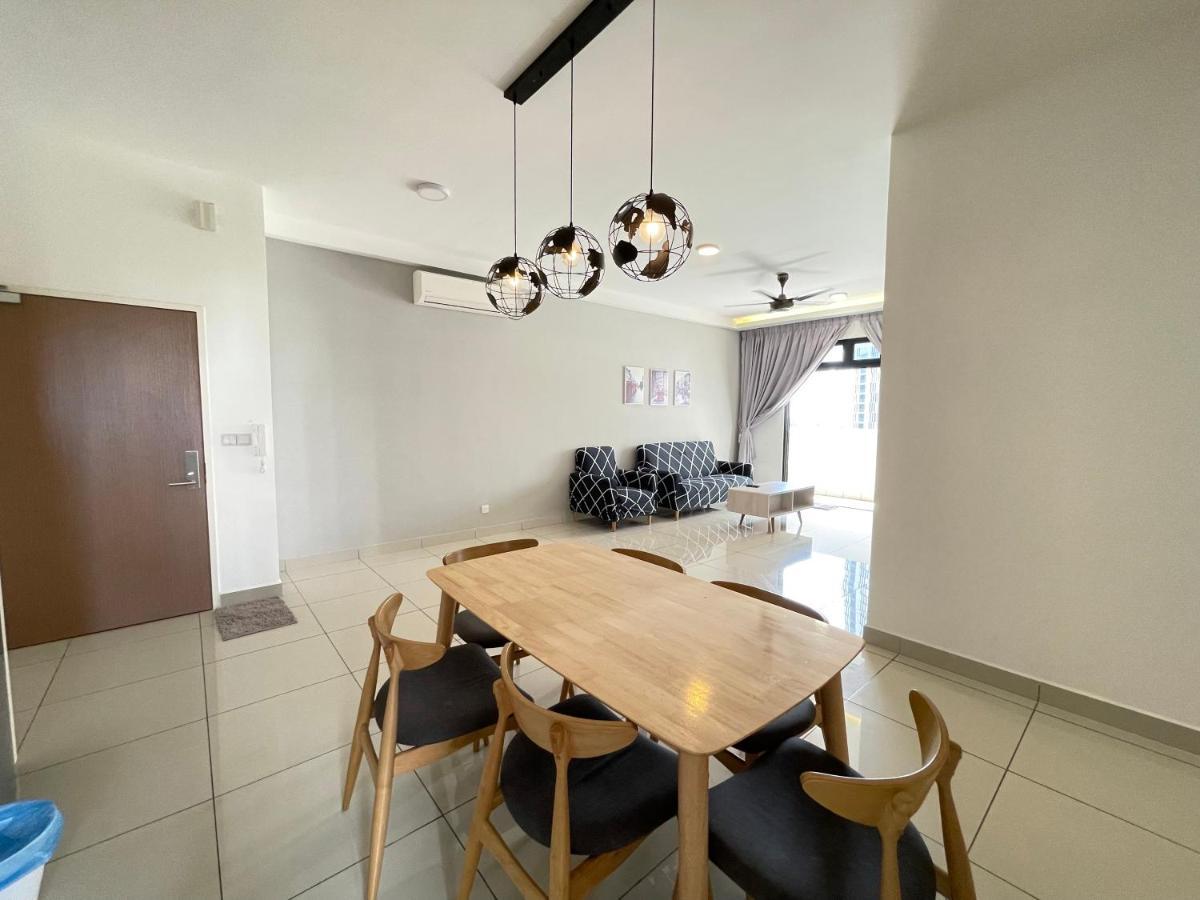Meridin Medini By Wp Homestay Nusajaya  Buitenkant foto