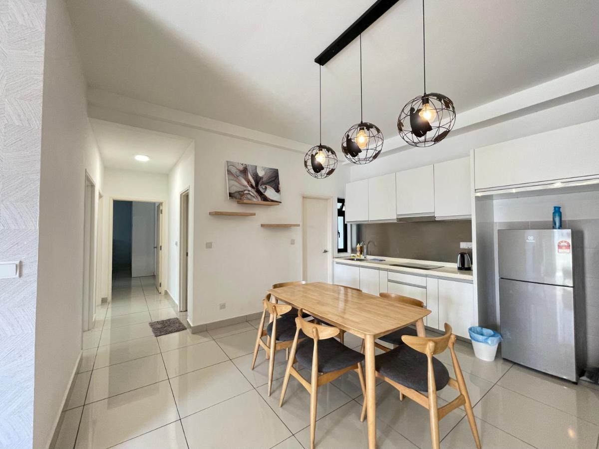 Meridin Medini By Wp Homestay Nusajaya  Buitenkant foto
