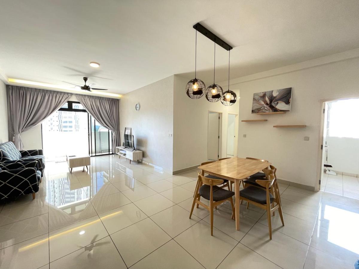 Meridin Medini By Wp Homestay Nusajaya  Buitenkant foto