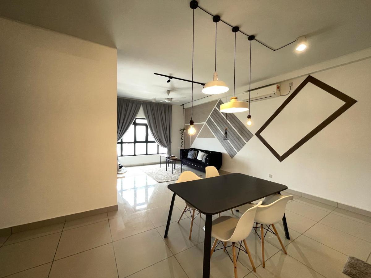 Meridin Medini By Wp Homestay Nusajaya  Buitenkant foto