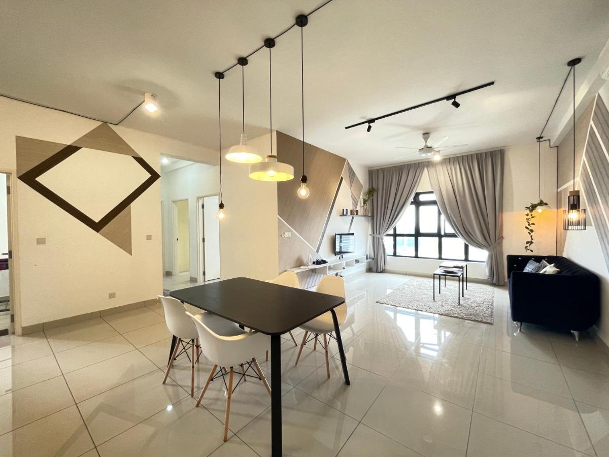 Meridin Medini By Wp Homestay Nusajaya  Buitenkant foto